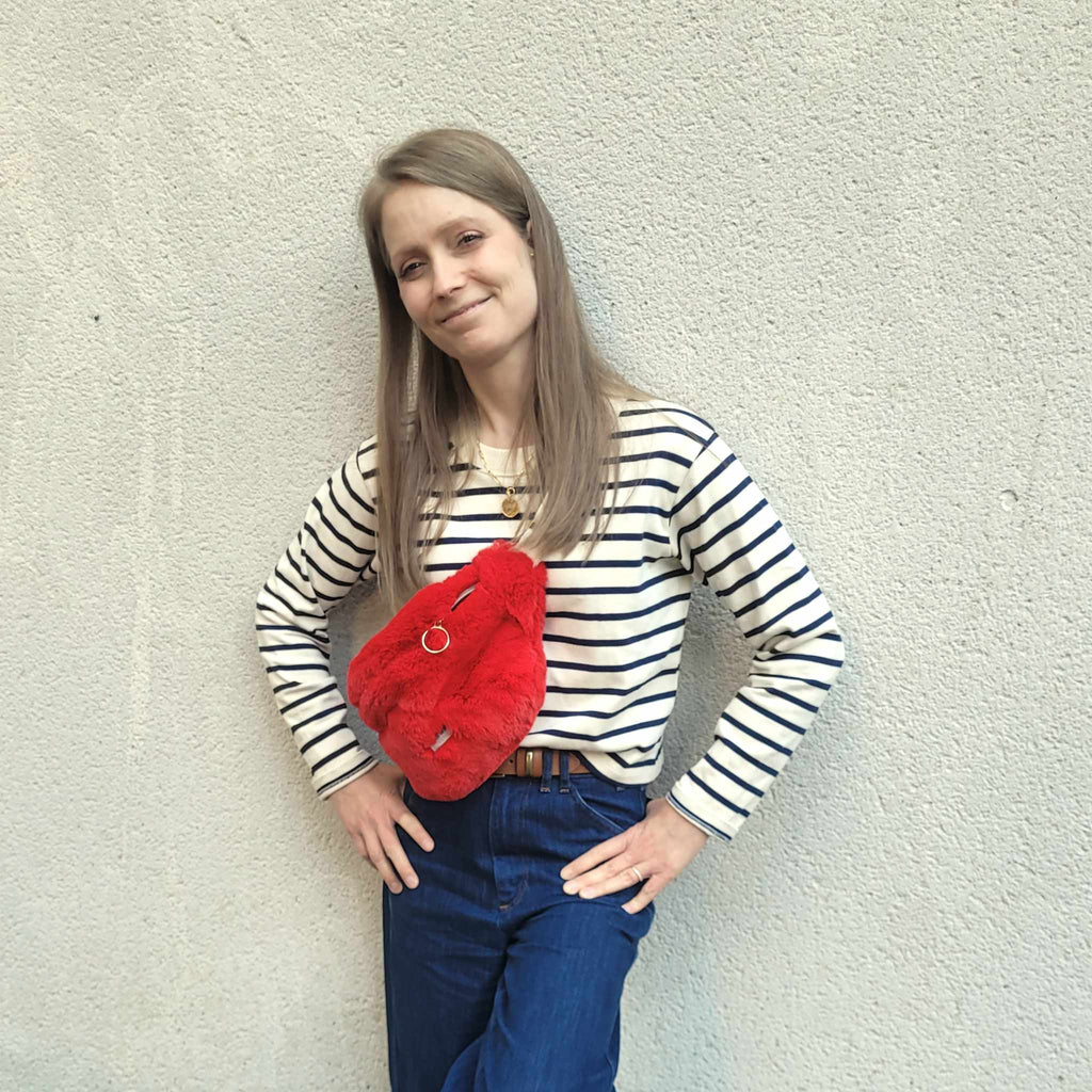 Banane en fausse fourrure rouge vif