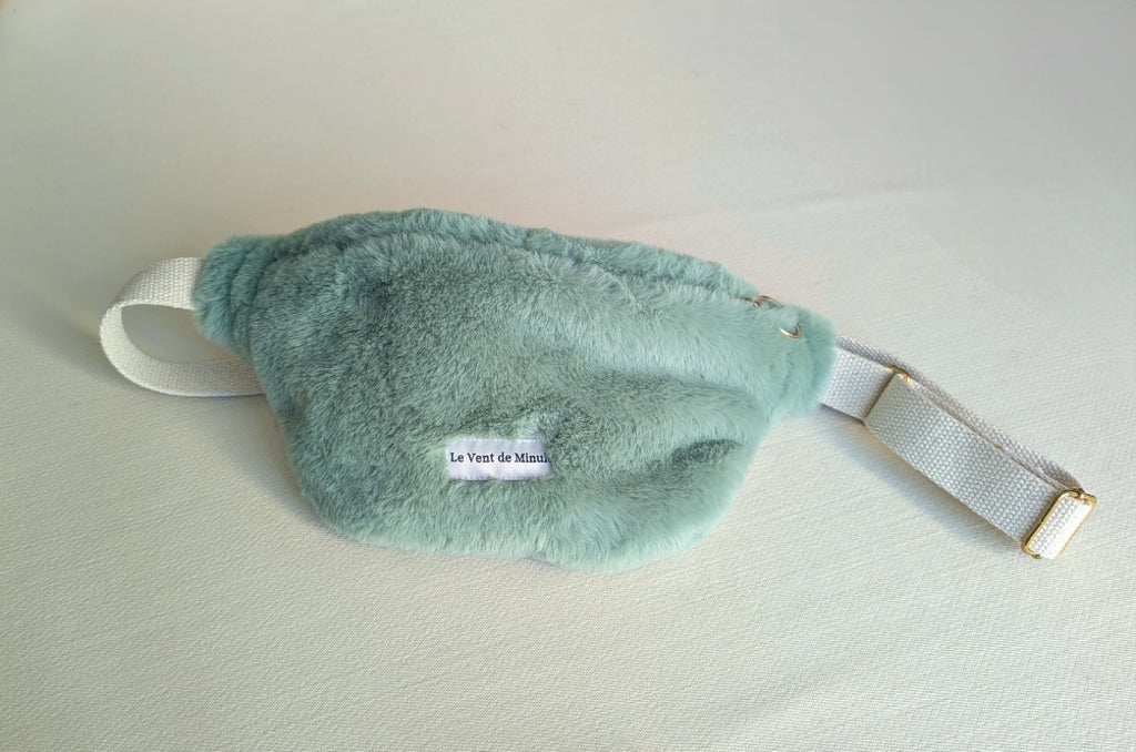 Banane en fausse fourrure vert clair