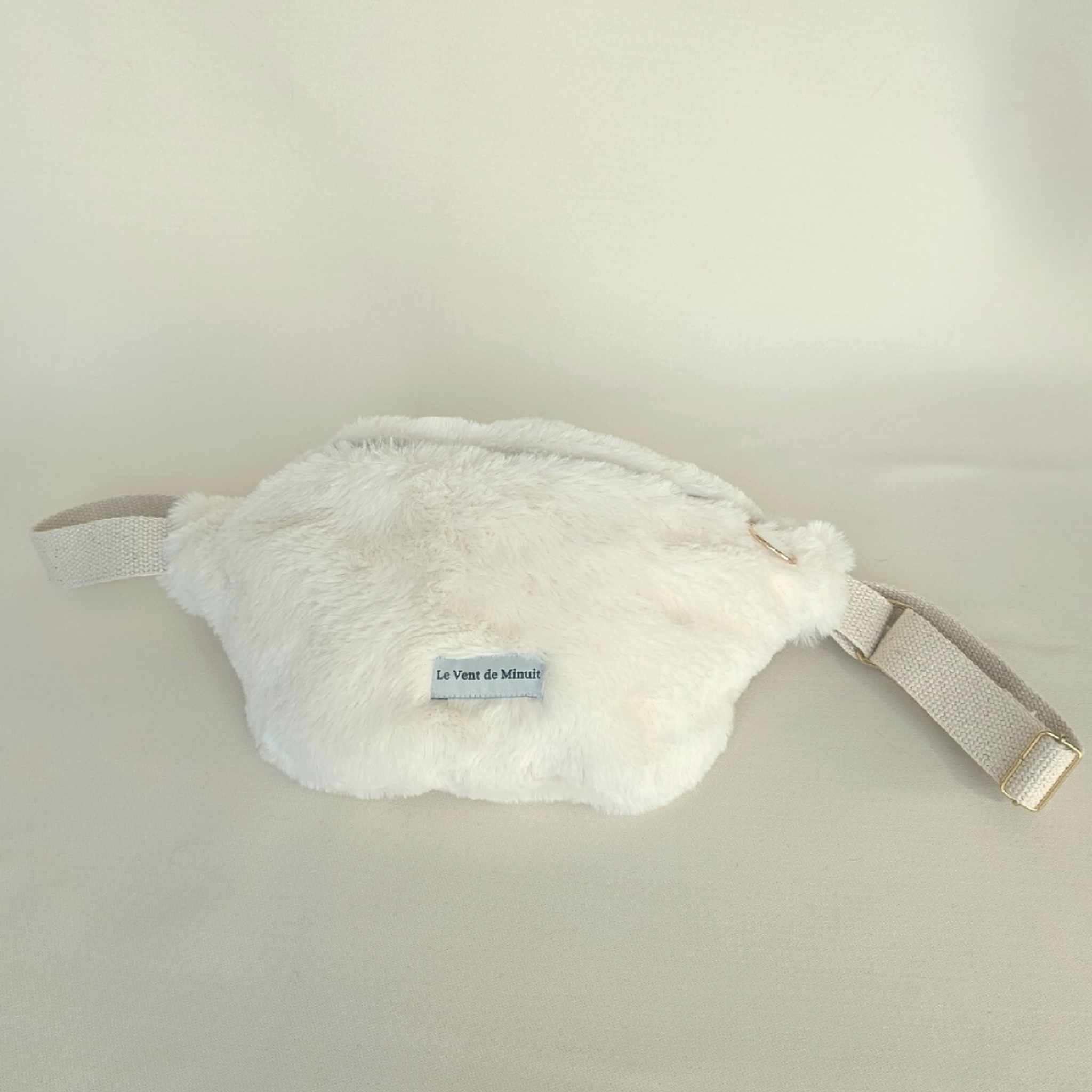 Banane en fausse fourrure blanche