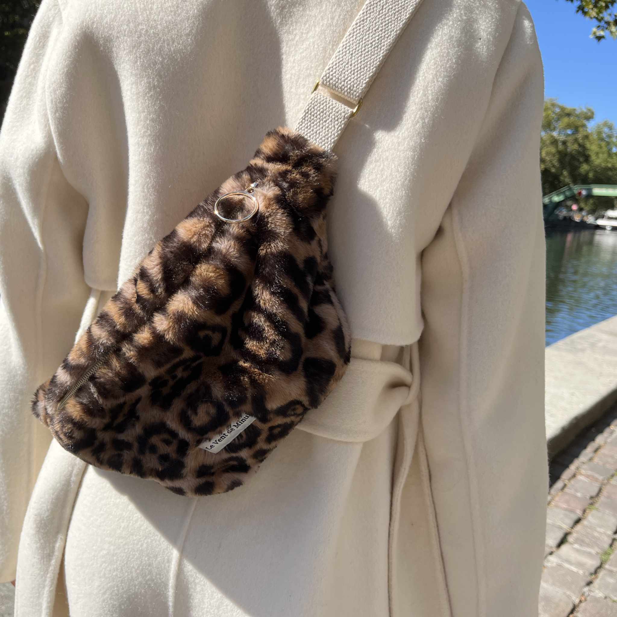 Banane en fausse fourrure léopard