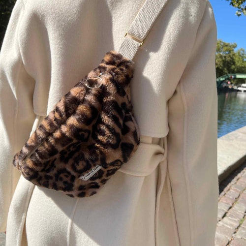 Banane en fausse fourrure léopard