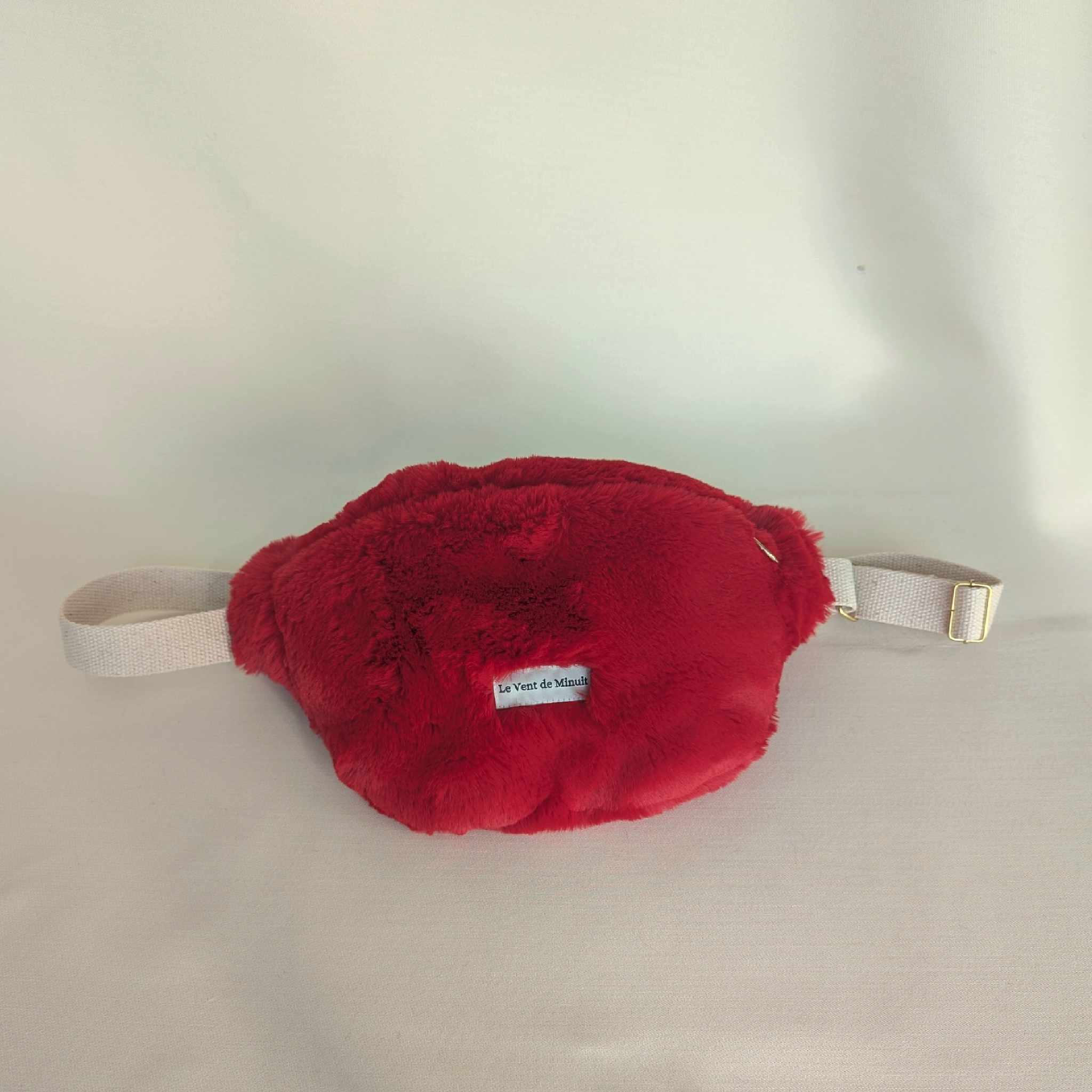 Banane en fausse fourrure rouge vif